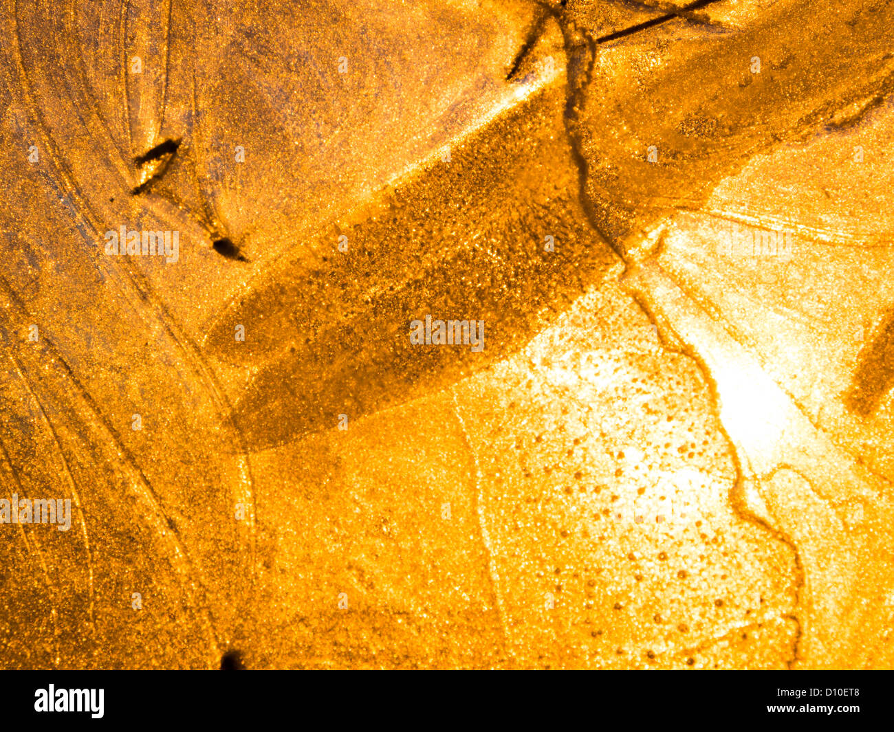 La lumière de soleil vu à travers une couche de glace. Banque D'Images