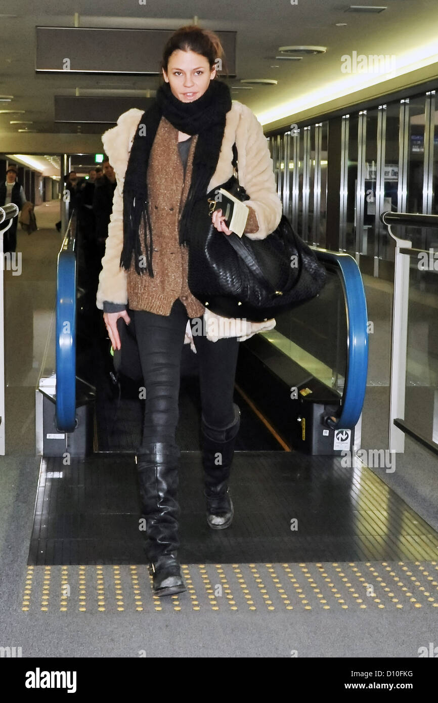 Dominique modèle Piek arrive à l'Aéroport International de Narita, au Japon le 3 décembre 2012 Banque D'Images