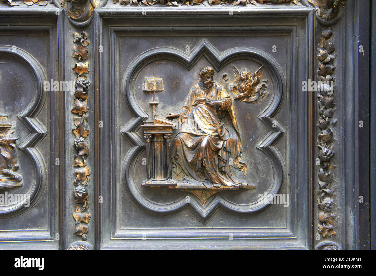 Reliefs de la porte médiévale de bronze doré du baptistère de Florence, Battistero di San Giovanni Banque D'Images