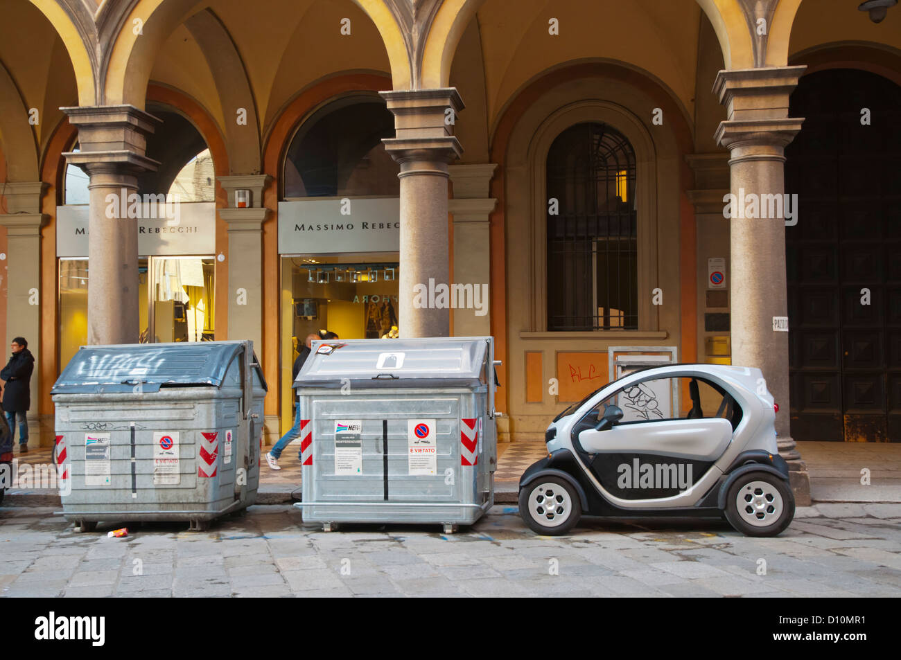 Voiture électrique Renault Twizy ville de Bologne Émilie-Romagne Italie du nord Europe Banque D'Images