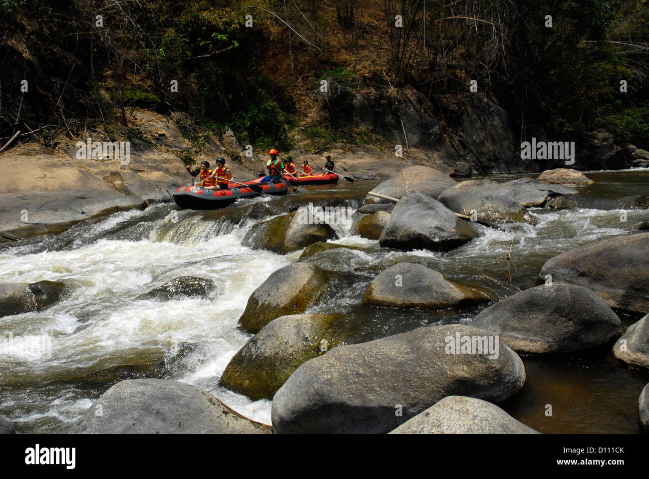 Rivière, voile, les gens, l'environnement, les Sri lisu Dong Yen. Mae, Salakamroeuk commune Chiang Mai, Thaïlande, Asie Banque D'Images