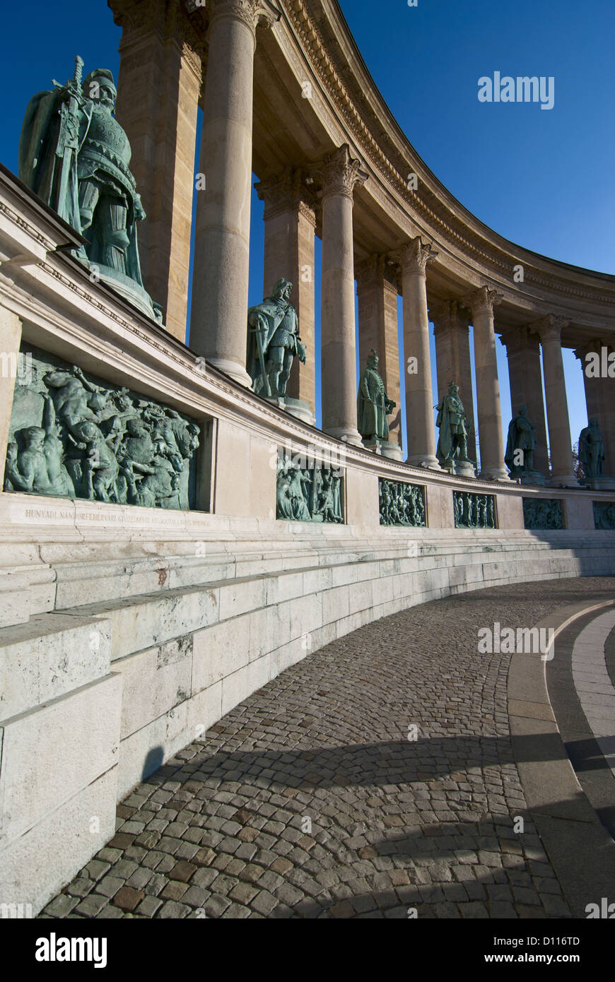 Des statues de rois dans la place des Héros, Budapest, Hongrie Banque D'Images