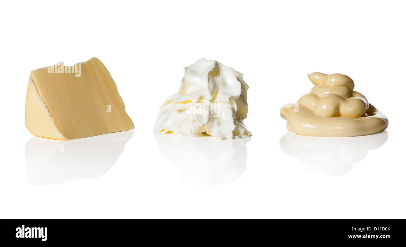 Beurre, crème chantilly et la mayonnaise sur fond blanc. Bas Carb Hi Fat-alimentation. LCHF Banque D'Images