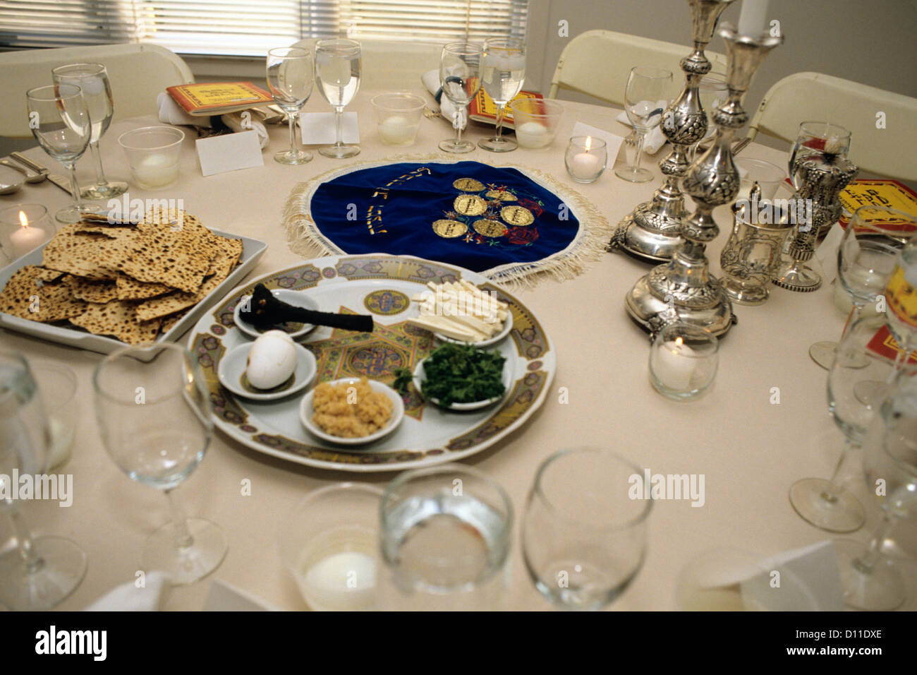 Seder table Banque de photographies et d’images à haute résolution - Alamy