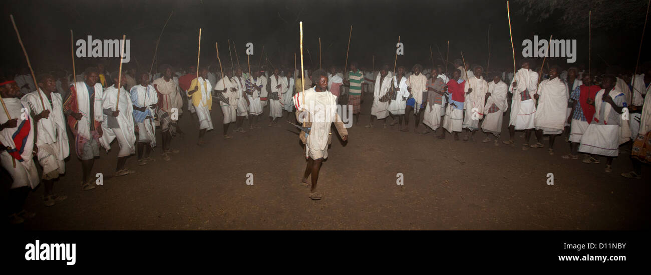 Gadaaa Karrayyu tribu durant la cérémonie, Metahara, Ethiopie Banque D'Images