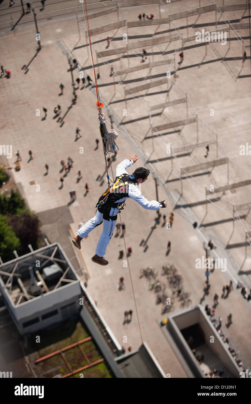 Berlin, Allemagne, Springer saut a depuis le toit de l'hôtel Park Inn Photo  Stock - Alamy