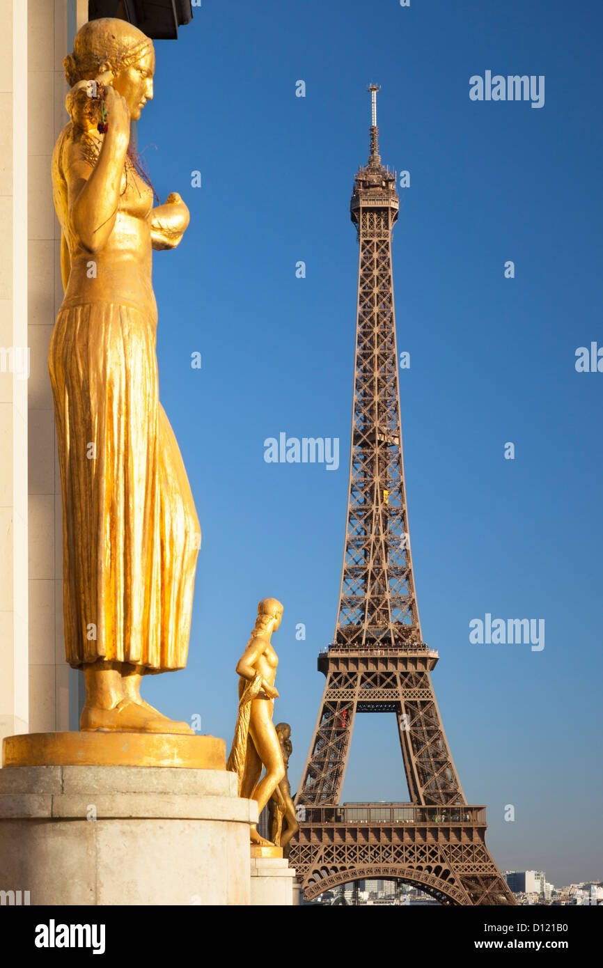 La Tour Eiffel vue du Palais de Chaillot, Place du Trocadéro, Paris France Banque D'Images