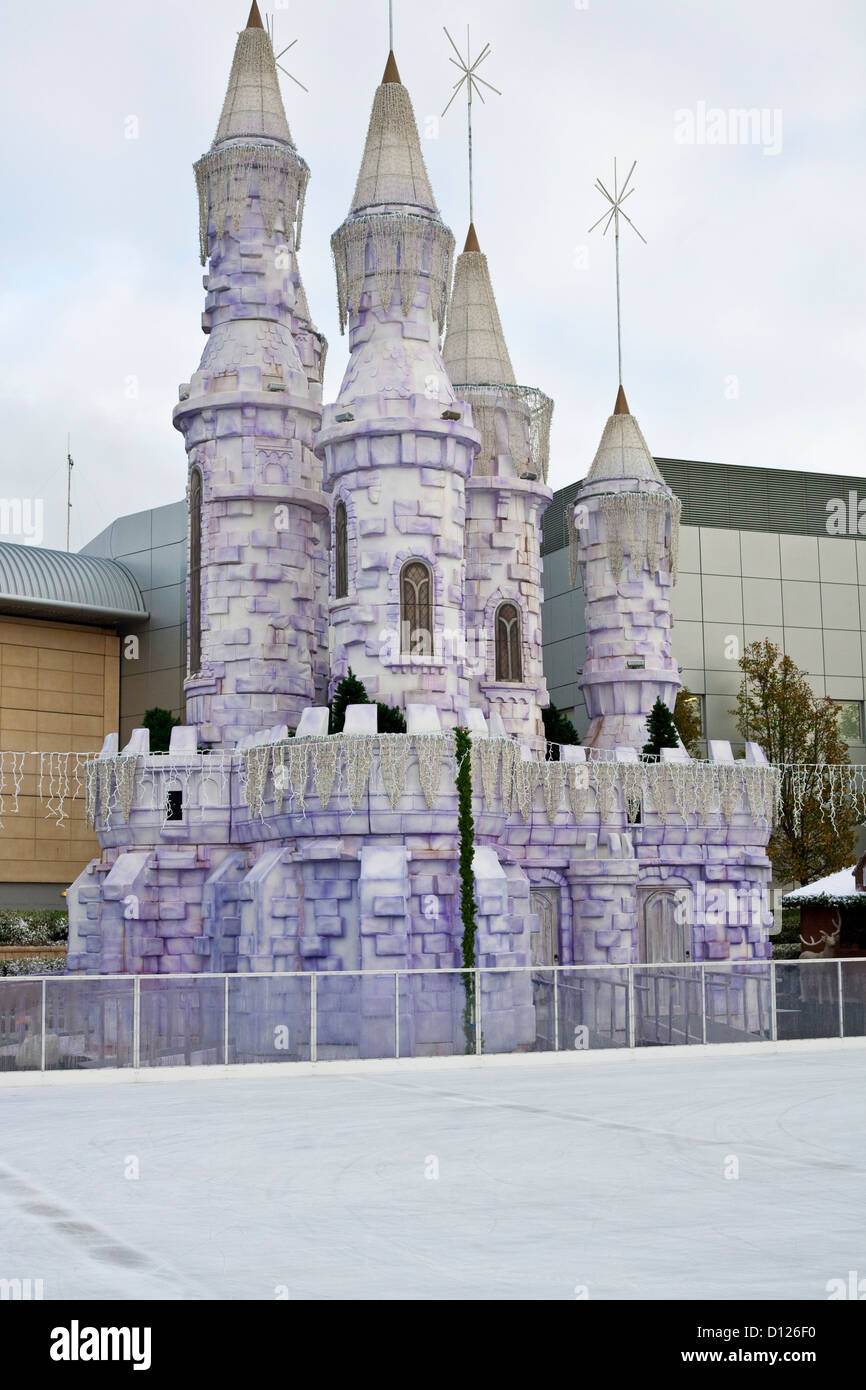 Château de glace enchantée à côté de patinoire à Cribbs Causeway Banque D'Images