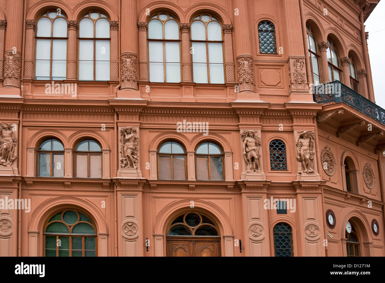 L'ancien bâtiment de la bourse de Riga. Construit en 1852-1855. Maintenant c'est le musée d'Art de Riga, en Lettonie. Bourse Banque D'Images