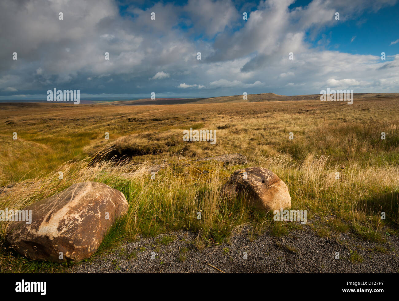 Avis de landes dans le West Yorkshire, Angleterre. Ce paysage image est tirée de la route A635 holmfirth. Banque D'Images