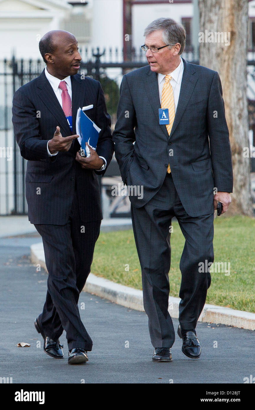 Merck Président-directeur général Ken Frazier et Douglas Oberhelman, PDG de Caterpillar arrivent à la Maison Blanche. Banque D'Images