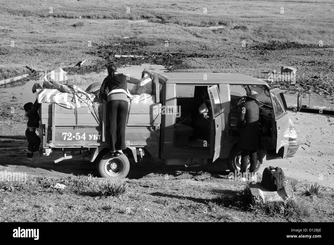 Crossing Khenti, E. Mongolie : réorganiser le chariot Banque D'Images