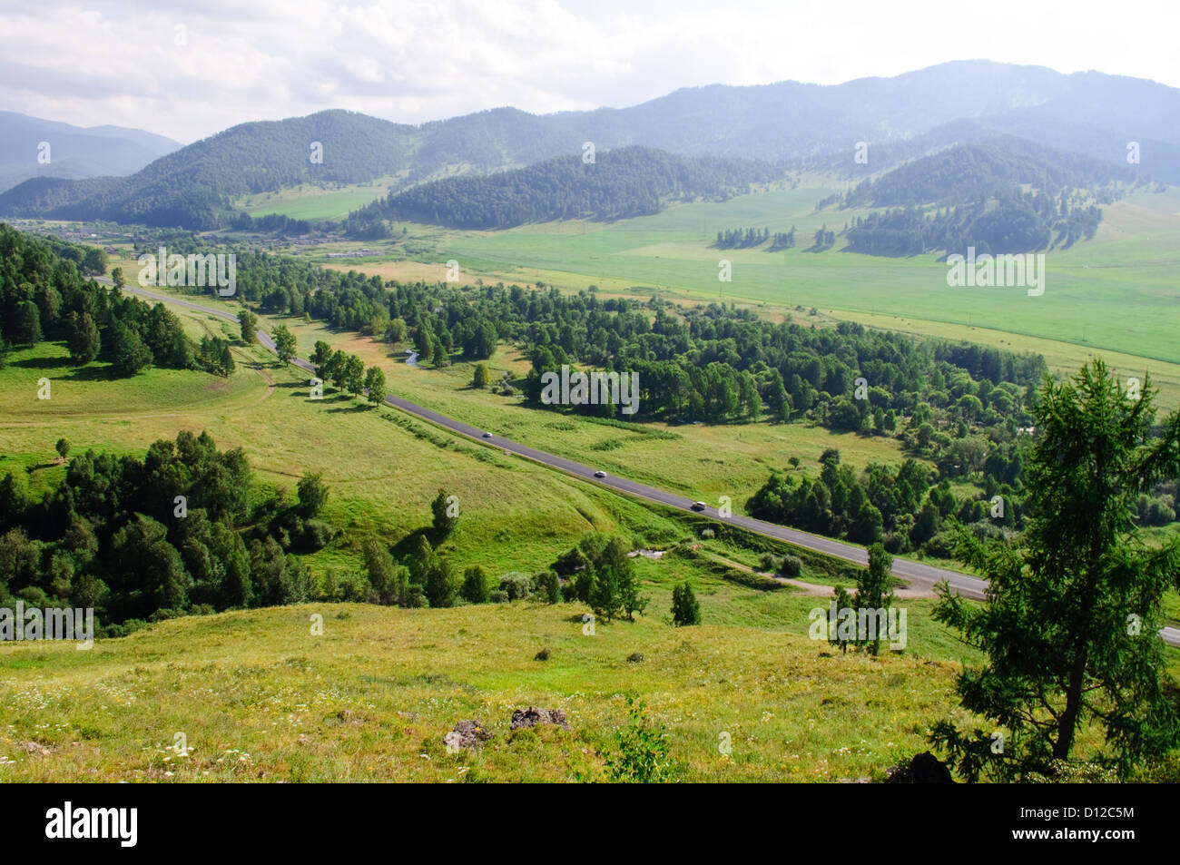 Belle Vallée de montagne, montagnes de l'Altaï, Russie Banque D'Images