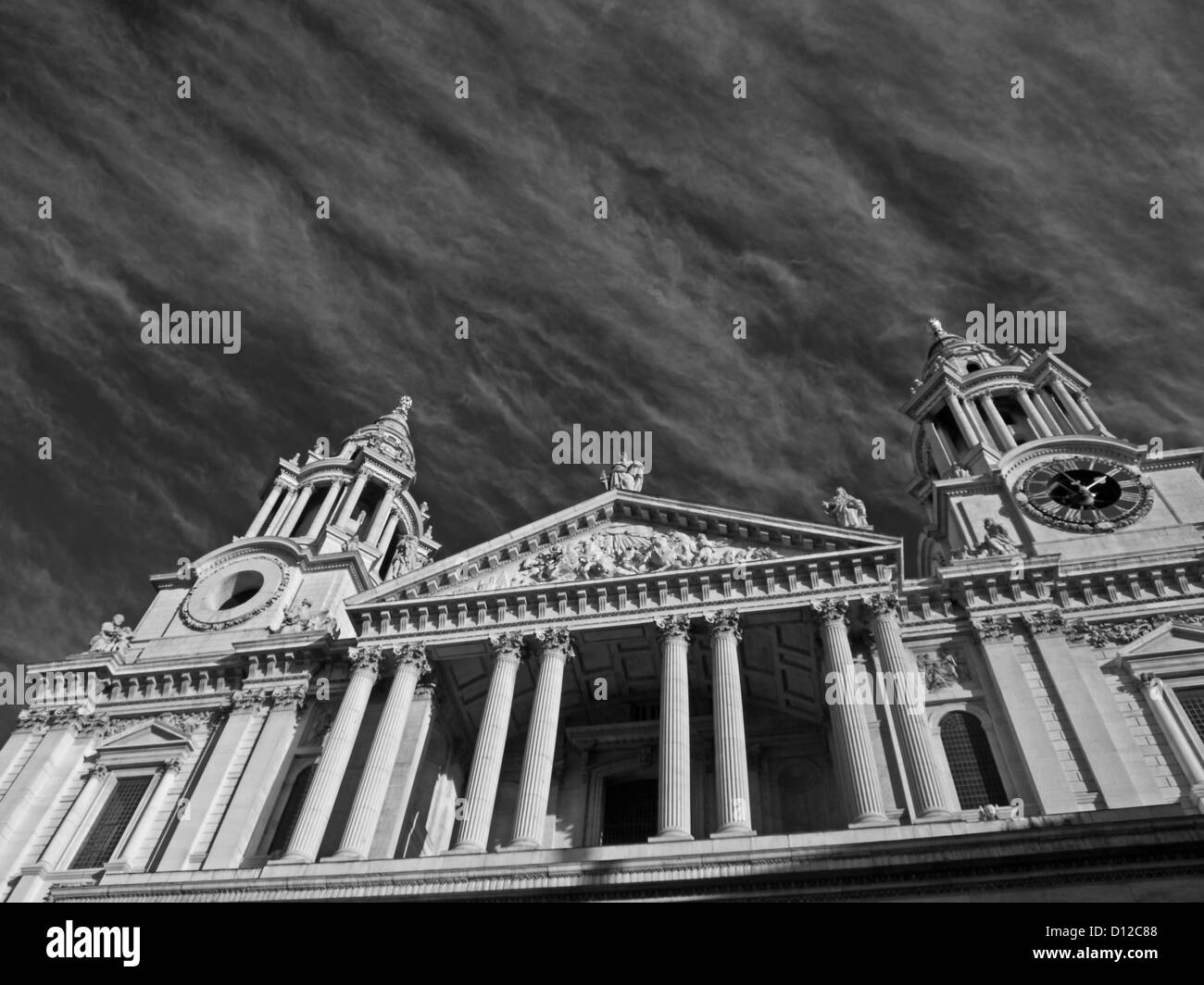 Vue avant de l'ouest de la Cathédrale St Paul (église cathédrale de Saint Paul l'Apôtre), City of London, Londres, Angleterre, RU Banque D'Images