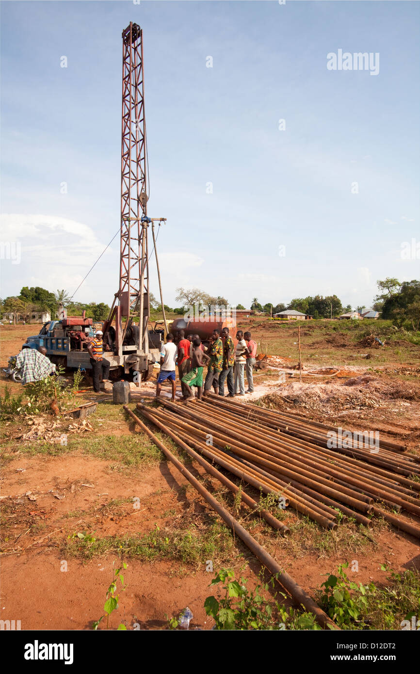 Trou de forage à ShelterBox camp à Al-Qaida, l'État de Kogi, Nigéria Banque D'Images