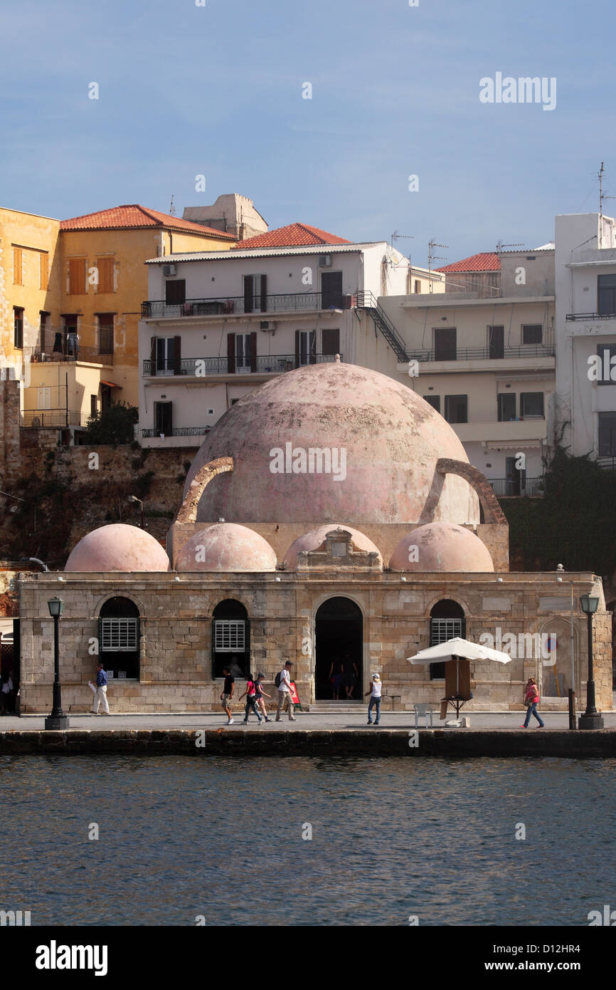 Mosquée des janissaires, le port vénitien de Chania (Hanea), Crète, Grèce. Banque D'Images