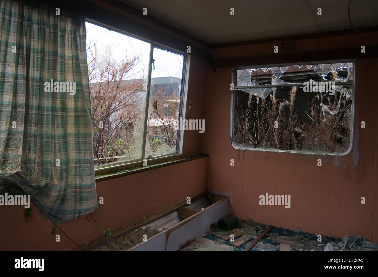 Mobile home homes abandonnés trashed écrasé windows fenêtre vandalisée maison de vacances de l'enfer mauvaise accommodation hotel hôtels site chambres Banque D'Images