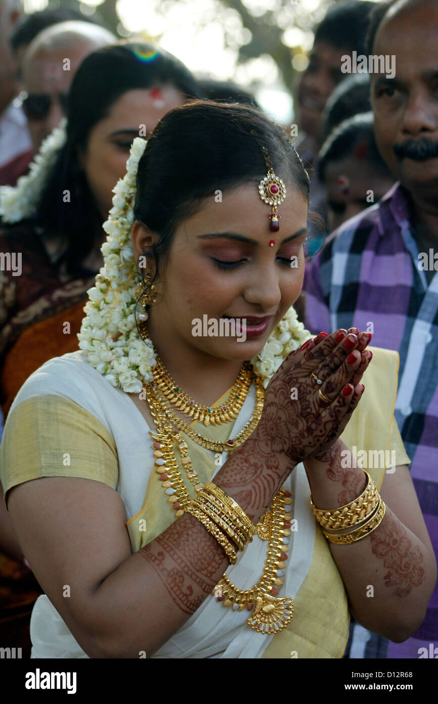 Prière indienne mariée Banque D'Images