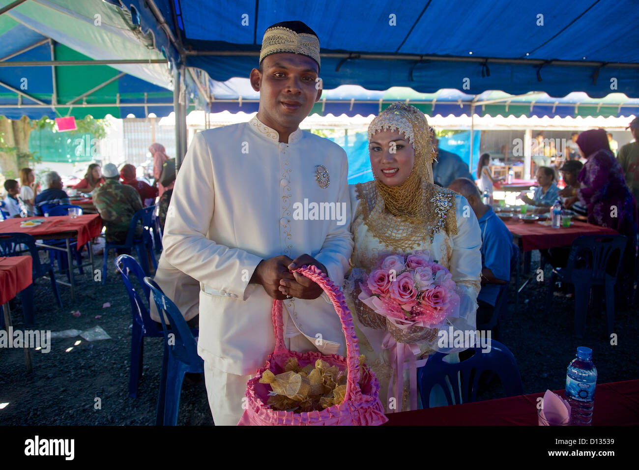 Mariés à leur mariage musulman, Phuket, Thailand Banque D'Images