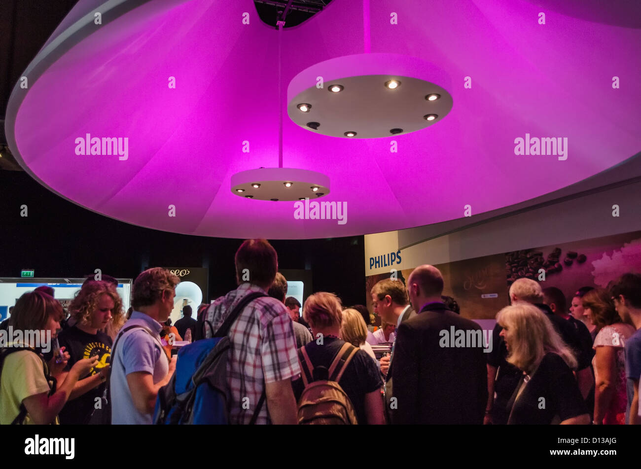 IFA - International Consumer Electronics, à Berlin, Allemagne - foule au stand de Philips Banque D'Images