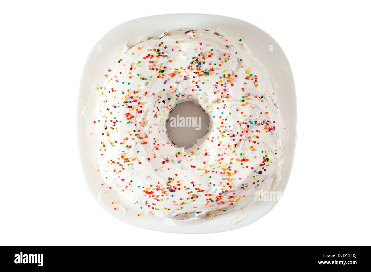 Gâteau de pâques ronde on white plate with clipping path Banque D'Images