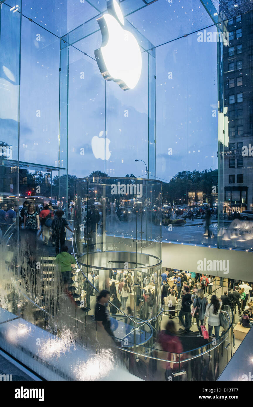 Apple Store 5th Avenue, Manhattan, New York City, USA Banque D'Images