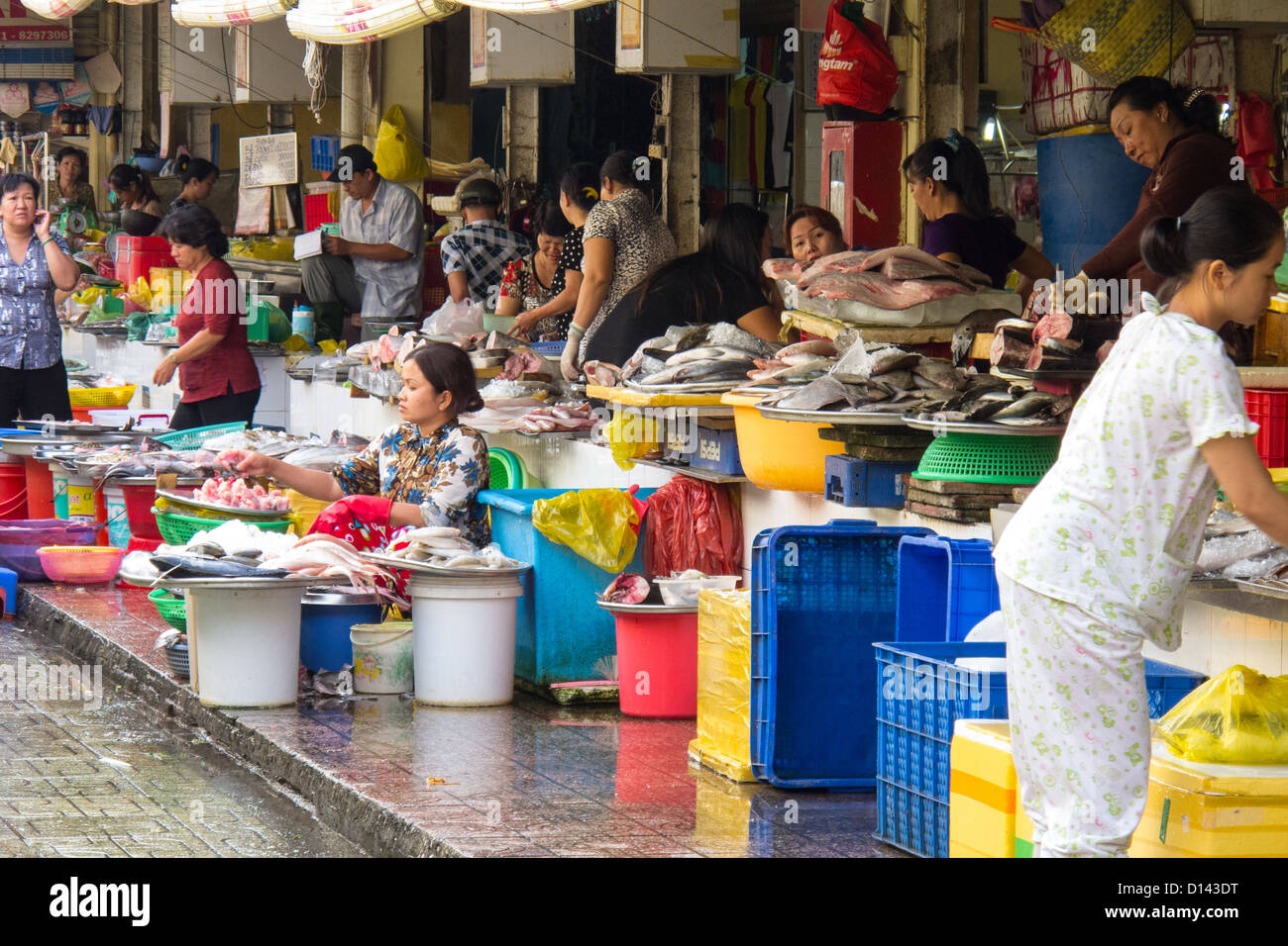 Section de fruits de mer au marché Ben Thanh dans la ville de Saigon au Vietnam. Banque D'Images