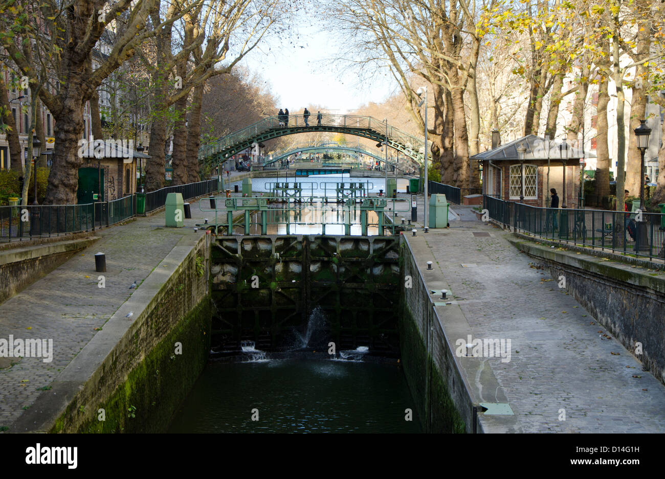 Les serrures des Récollets au Canal Saint-Martin à Paris. La France. Banque D'Images