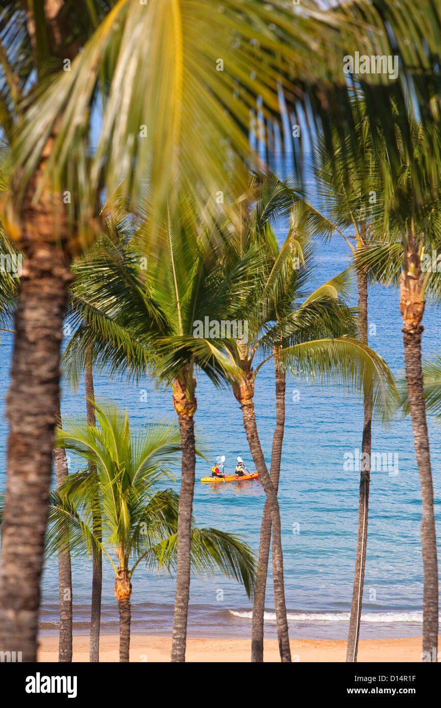 Hawaii, Maui, kayakistes Off Grand Wailea Resort. Banque D'Images
