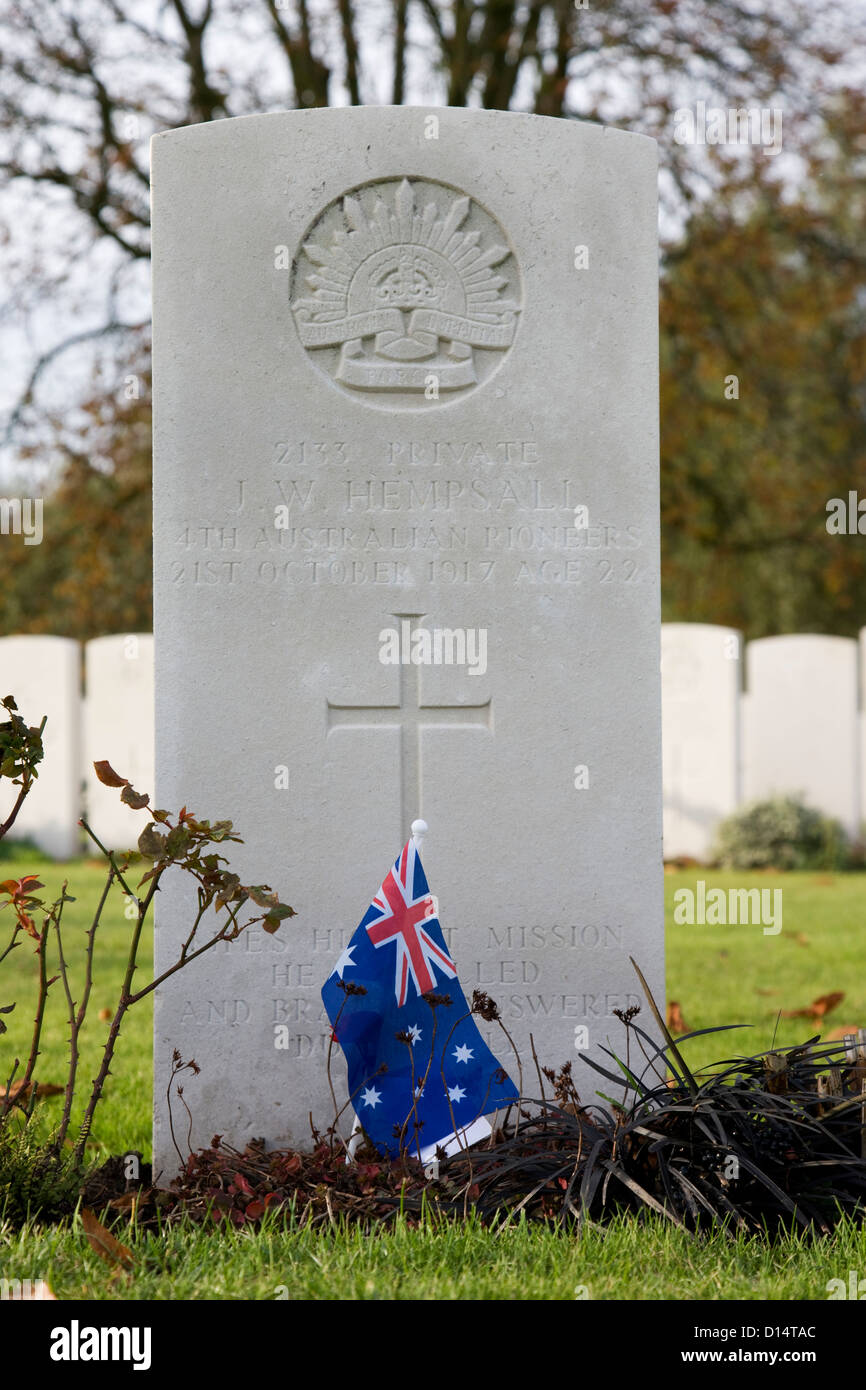 Bedford House cimetière avec des tombes de Première Guerre mondiale, les soldats de l'Empire britannique à Zillebeke, près d'Ypres, Flandre occidentale, Belgique Banque D'Images