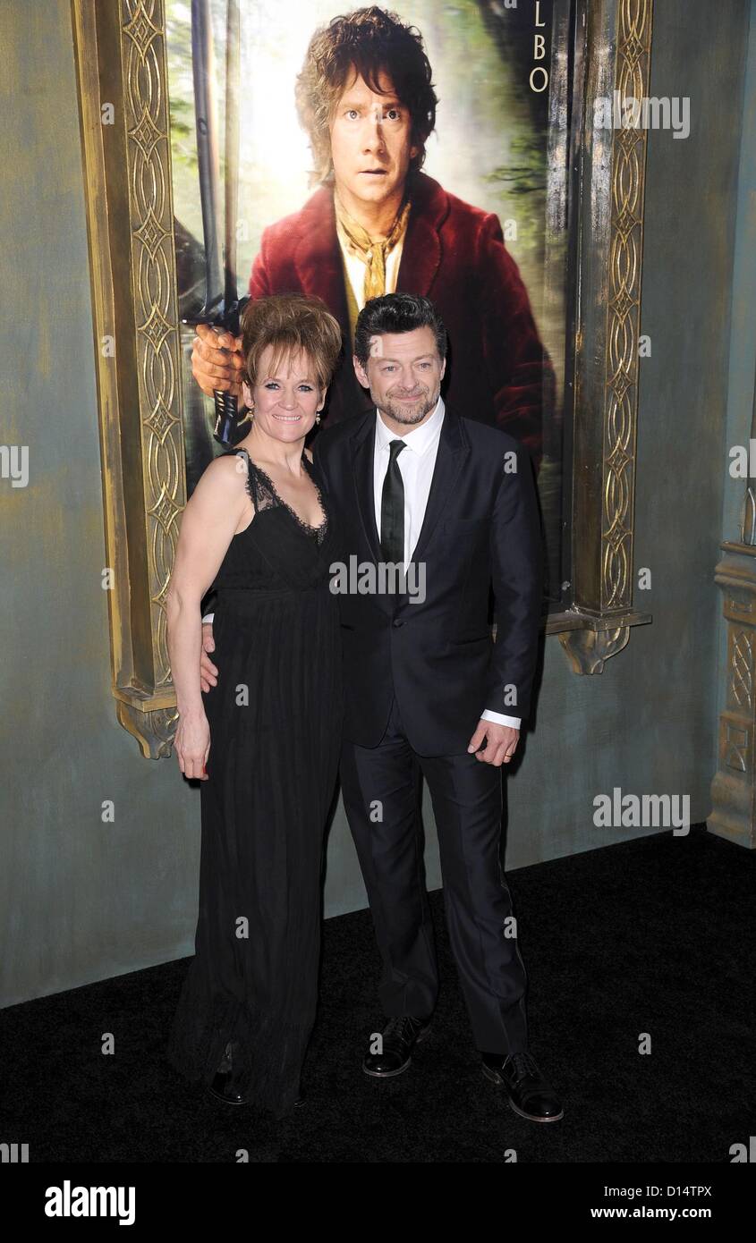 Lorraine Ashbourne, Andy Serkis devant le hall des arrivées pour le Hobbit : Un voyage inattendu Premiere, le Ziegfeld Theatre, New York, NY Le 6 décembre 2012. Photo par : Kristin Callahan/Everett Collection Banque D'Images