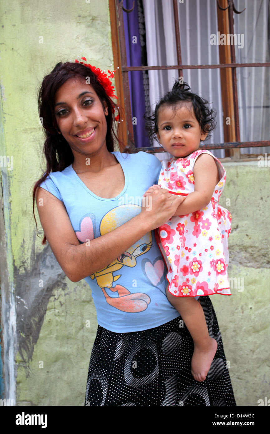 Femme Gitane Avec Bebe Banque D Image Et Photos Alamy