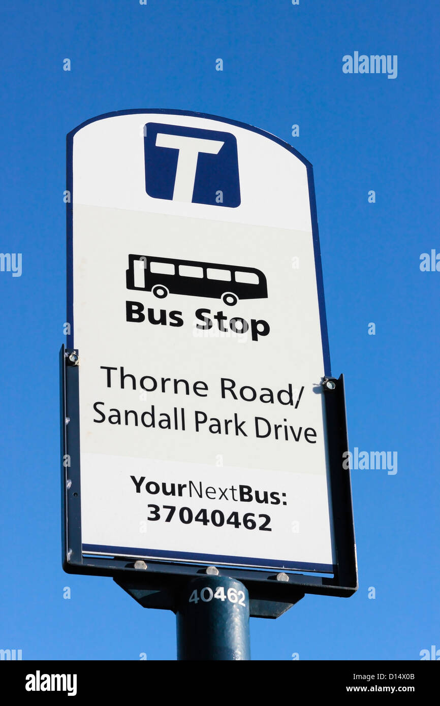 Bus Stop sign Thorne Road / Sandall Park Drive against clear blue sky Banque D'Images