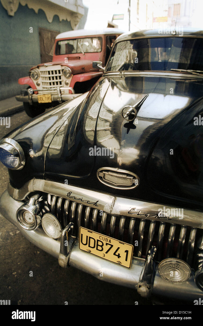 Santiago de Cuba, Cuba, Buick berline noire 8, construite en 1952 Banque D'Images