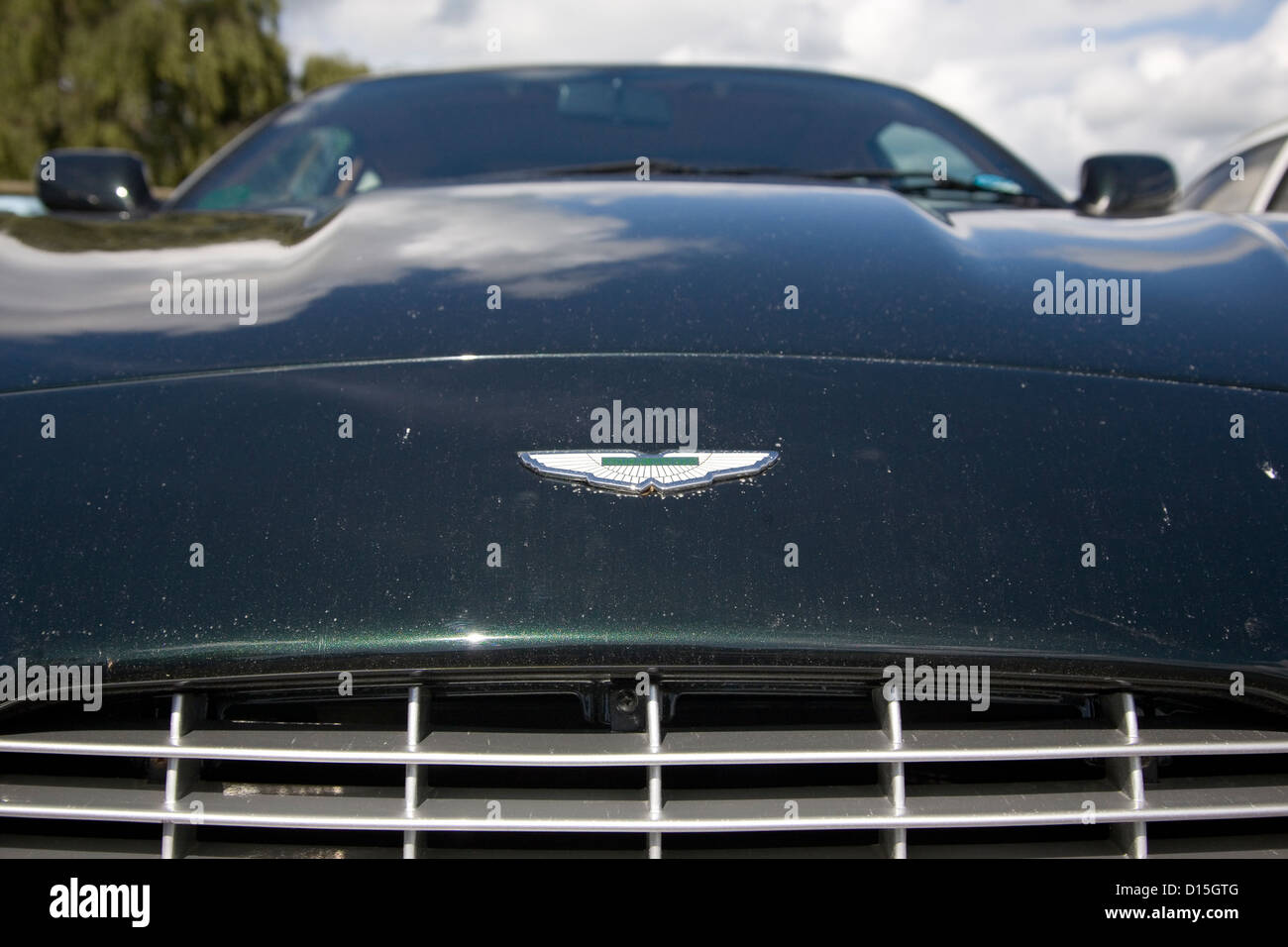 L'avant d'un insigne d'une supercar d'Aston Martin. Banque D'Images