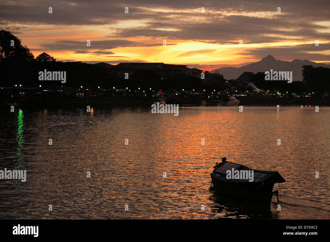 Coucher du soleil au paysage de la rivière Sarawak, Kuching Banque D'Images