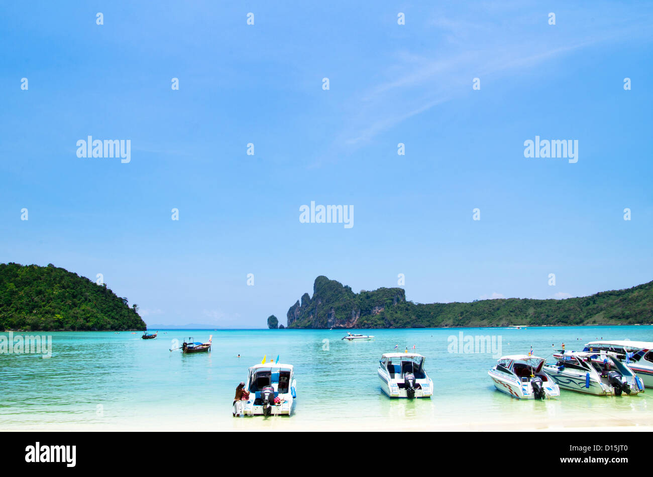 Bateau de vitesse en mer tropicale Banque D'Images