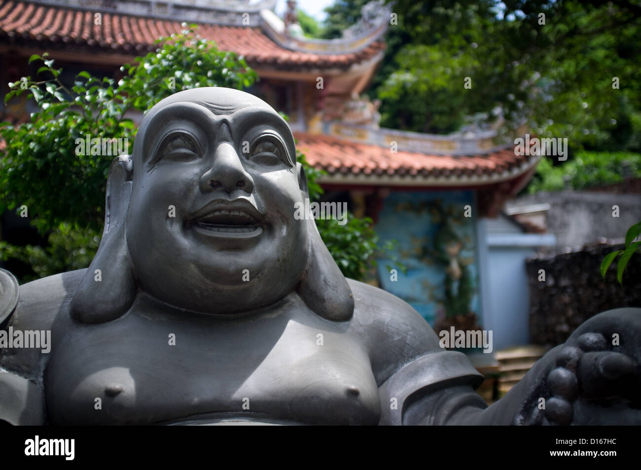 Smiling Bouddha pierre statut à la montagne de Marbre au Vietnam en Asie du sud-est Banque D'Images