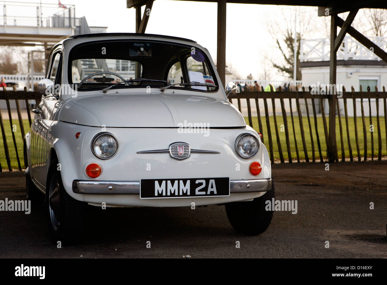 L'original Fiat 500 stationné à une exposition de voiture. Banque D'Images