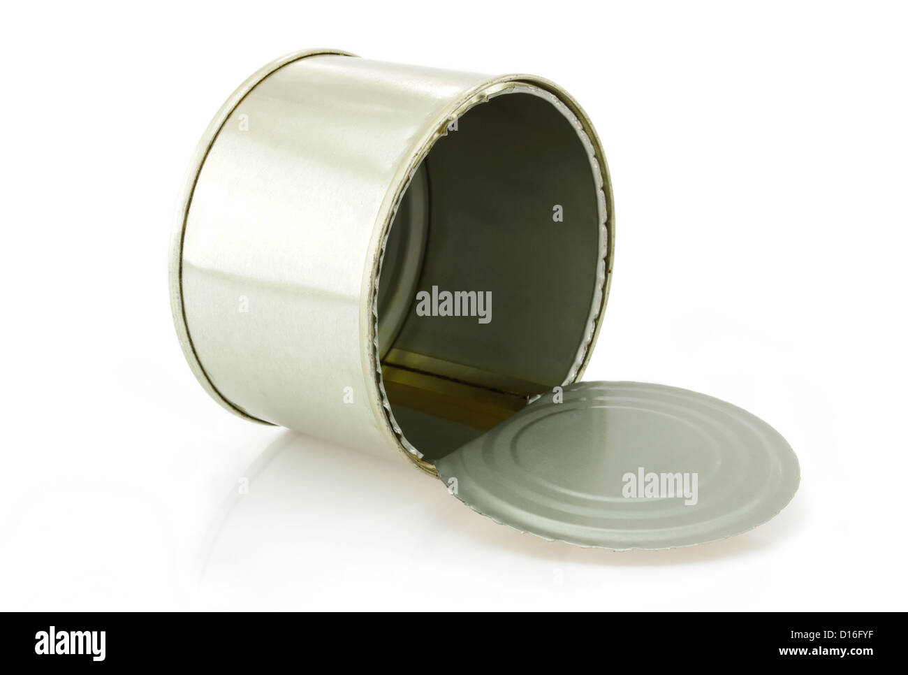 Boîte de conserve vide sur fond blanc Photo Stock - Alamy