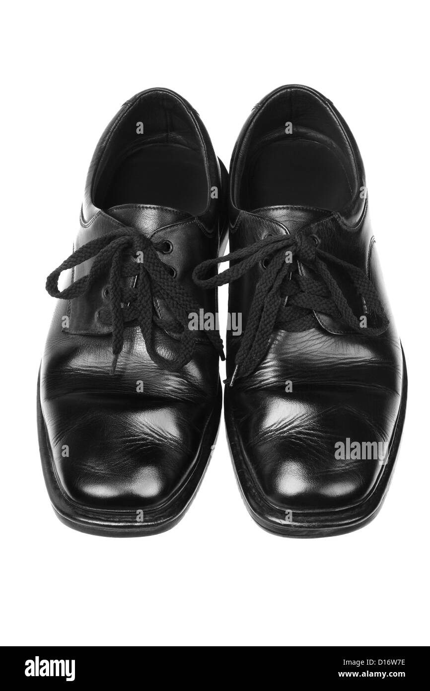 Chaussures pour hommes en cuir noir sur fond blanc Banque D'Images