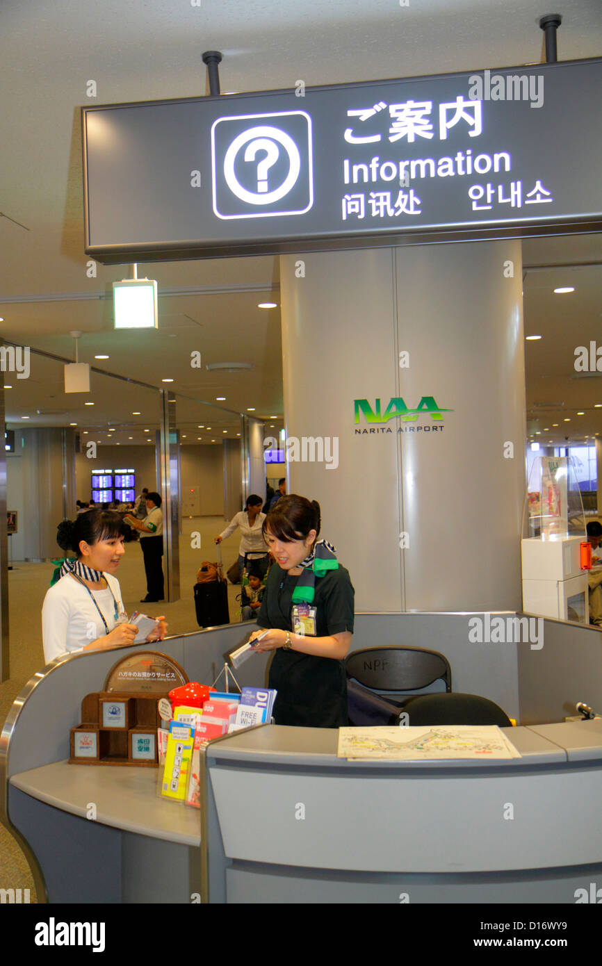 Tokyo Japan,Narita International Airport,NRT,porte,information,bureau,aide,panneau,anglais,japonais,kanji,langue,bilingue,femme asiatique femme femme femme,servic Banque D'Images