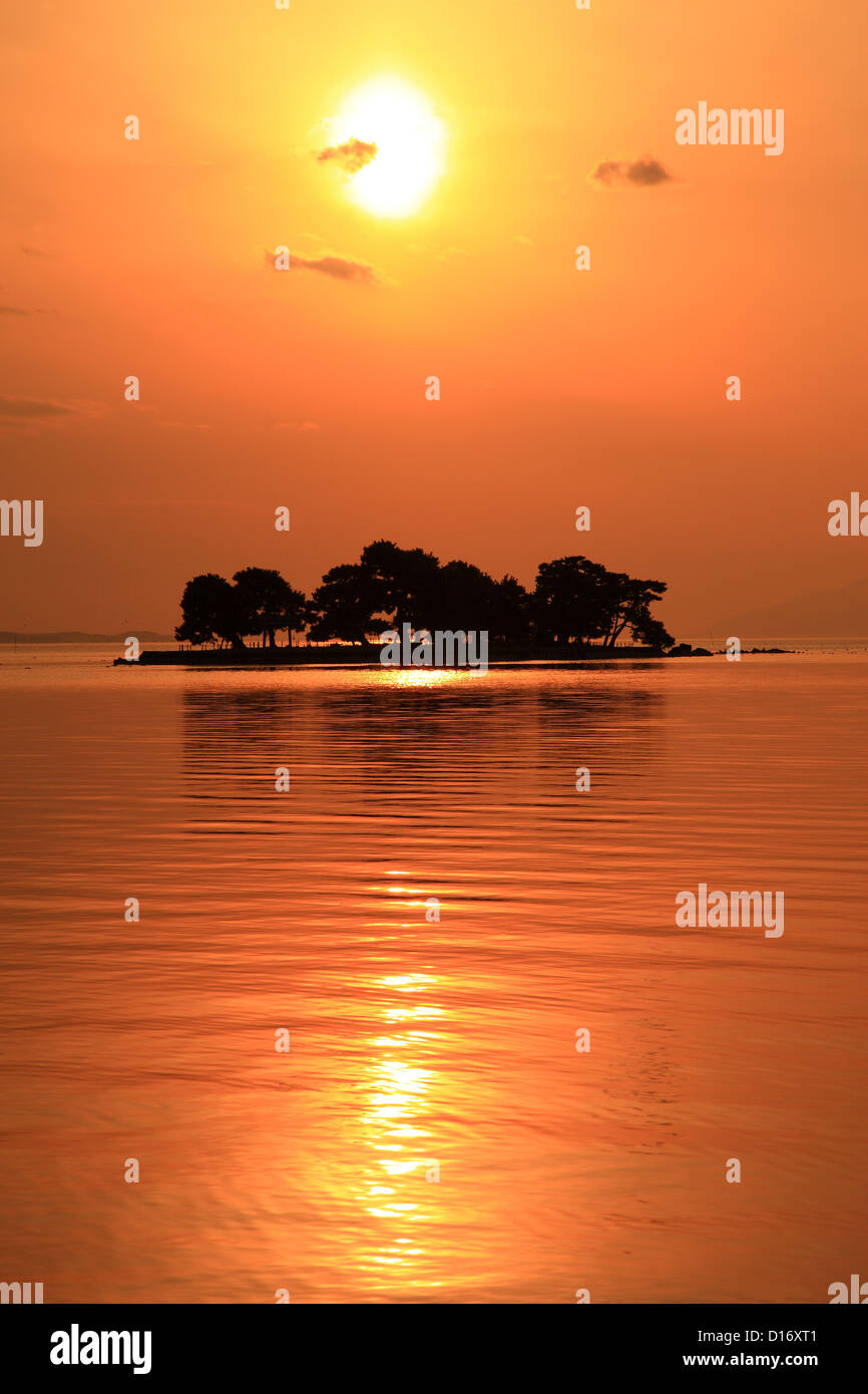 Petite Île sur le lac Shinji au coucher du soleil, Préfecture de Shimane Banque D'Images