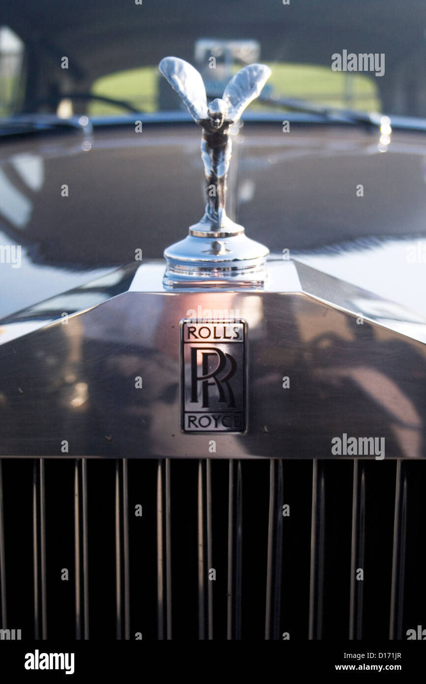 Le radiateur avant et d'un insigne d'une Rolls Royce Voiture de luxe. Banque D'Images