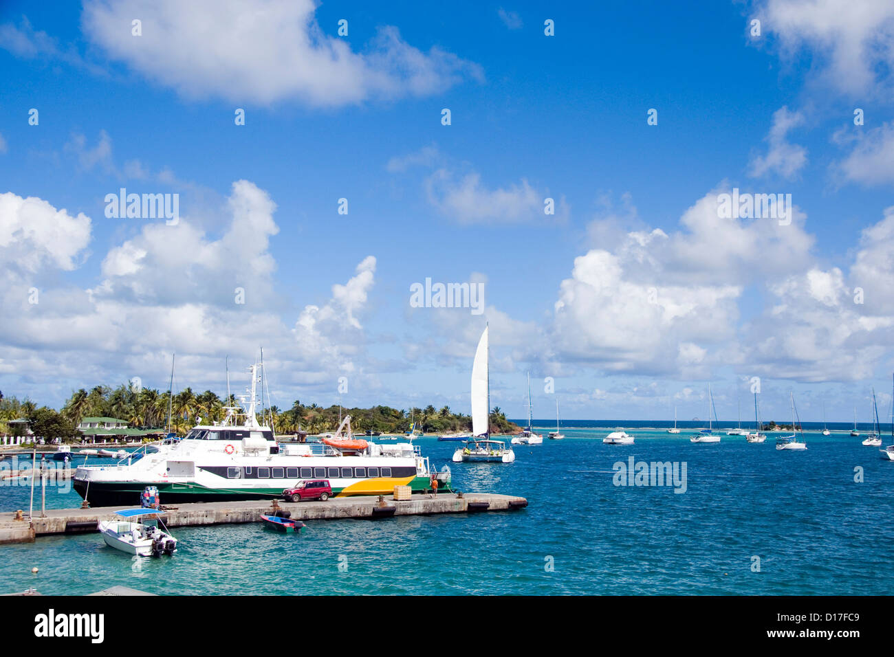 Jetée du port de passagers de l'hôtel Clifton voiliers a Union Island St Vincent et les Grenadines Caraïbes tropiques tr Banque D'Images