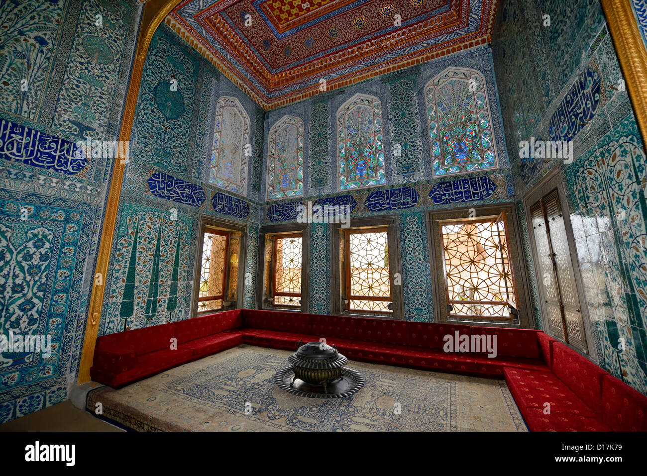 Pavillon 1 appartements du Prince avec un canapé et d'Iznik dans le Harem du Palais de Topkapi Istanbul Turquie Banque D'Images