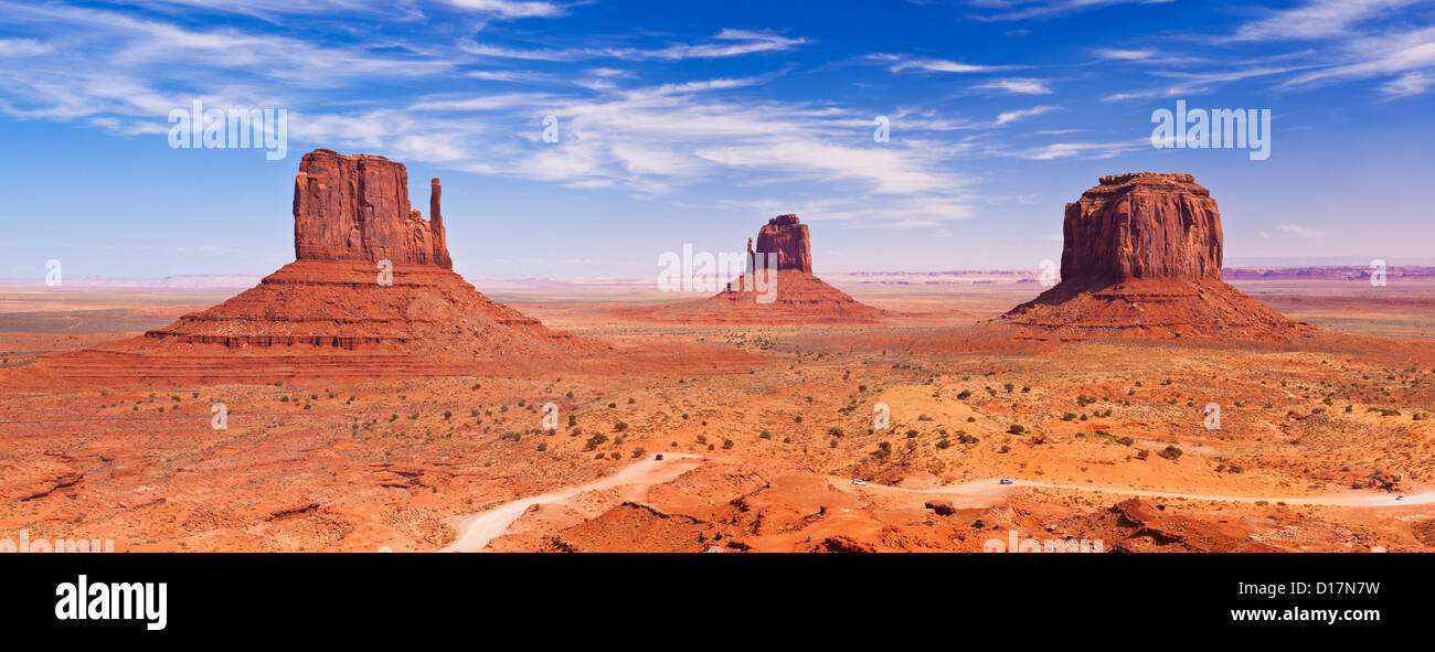 West Mitten Butte, East Mitten Butte et Merrick Butte, les mitaines Monument Valley Navajo Tribal Park, Arizona, USA Banque D'Images