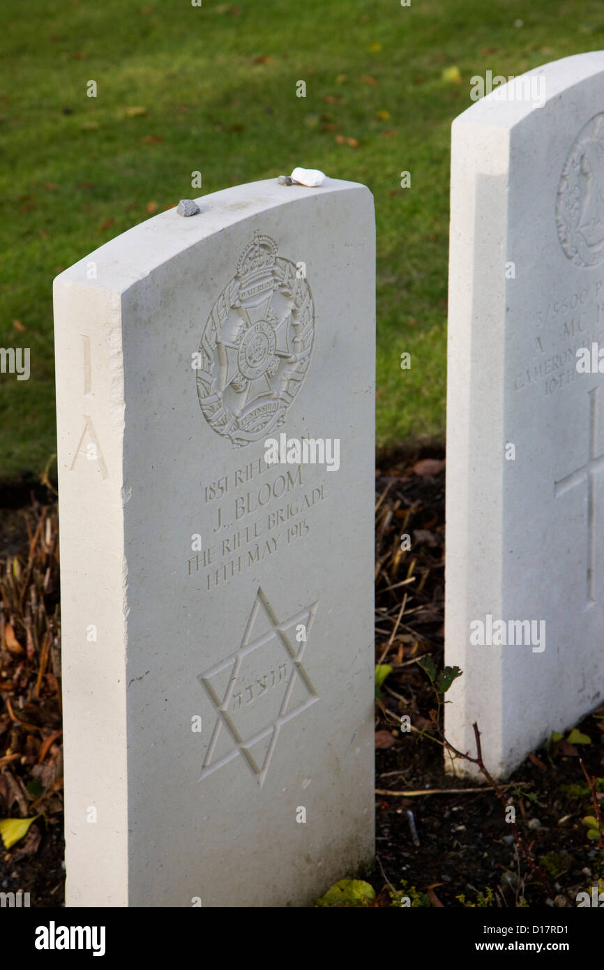 Tombe juive montrant l'étoile de David sur le cimetière de Hooge Crater pour Première Guerre mondiale l'un des soldats britanniques à Zillebeke, Belgique Banque D'Images