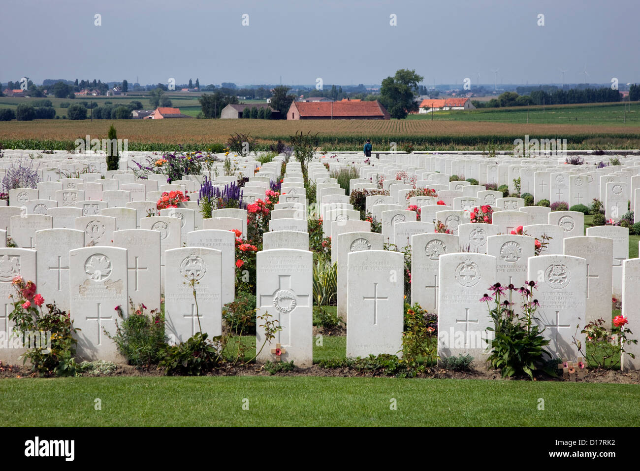Commission des sépultures de guerre du Commonwealth cimetière de Tyne Cot pour la première guerre mondiale, l'un des soldats britanniques à Passendale, Flandre orientale, Belgique Banque D'Images