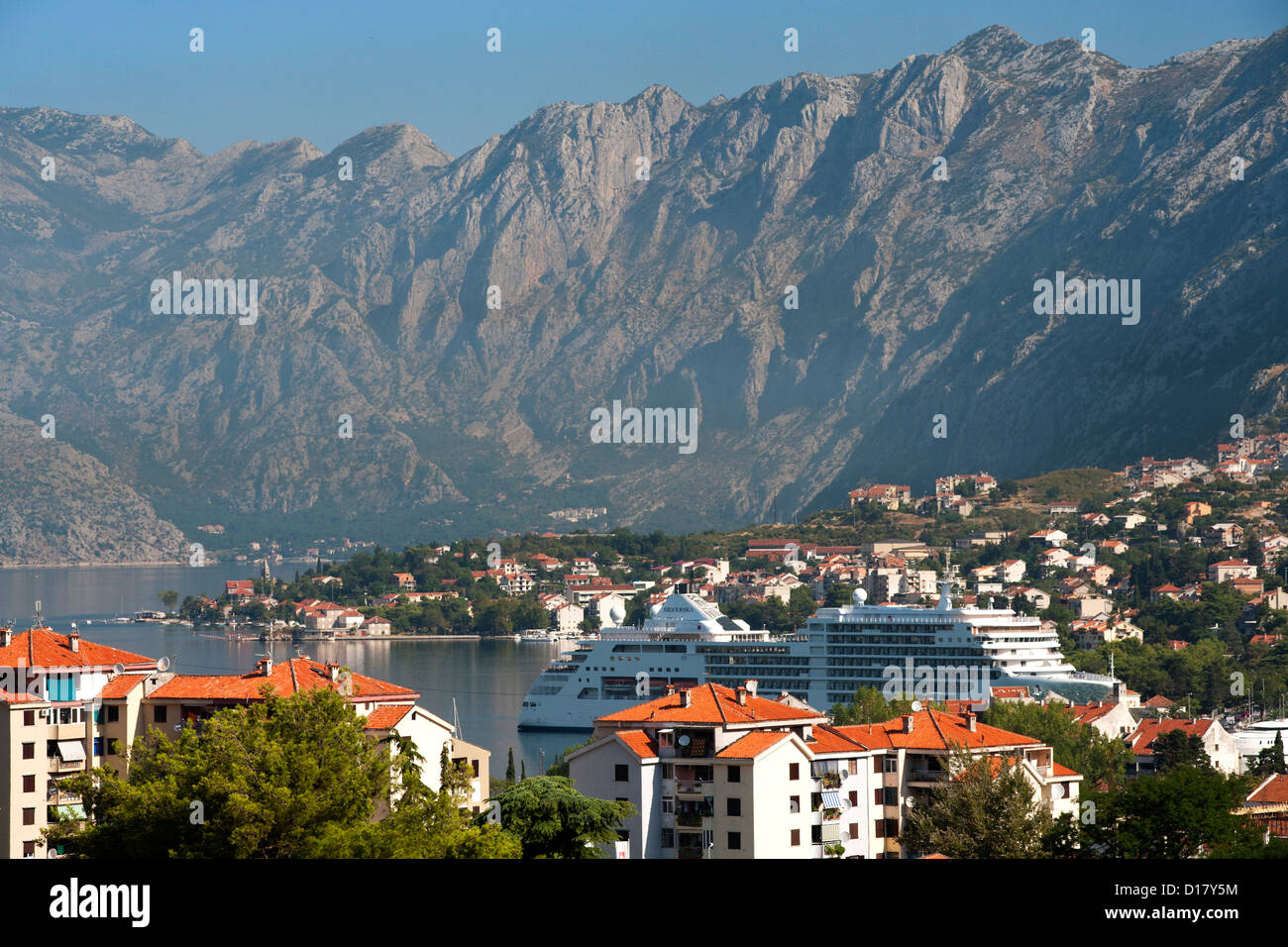 La ville de Kotor et la baie de Kotor au Monténégro. Banque D'Images